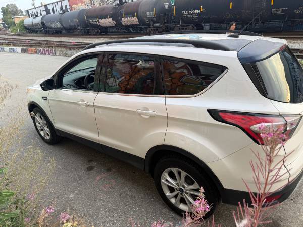 2018 Ford, dovoz Kanada — foto 2 z 8