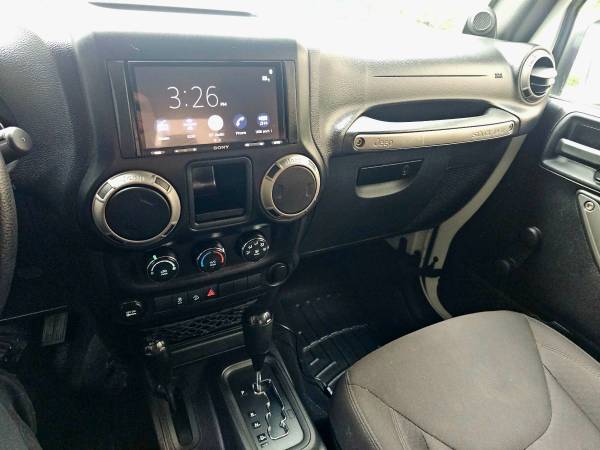 2014 Jeep, dovoz Kanada — foto 11 z 12