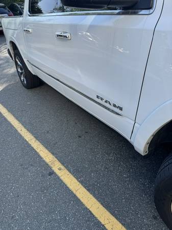 2019 Dodge, dovoz Kanada — foto 3 z 12
