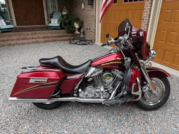 2005 Harley-Davidson, dovoz USA — foto 2 z 3