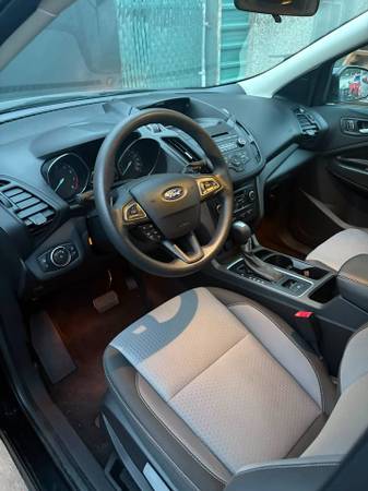2017 Ford, dovoz Kanada — foto 3 z 4