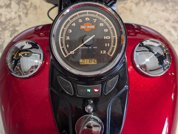 2012 Harley-Davidson, dovoz USA — foto 8 z 11