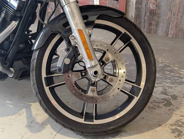 2015 Harley-Davidson, dovoz USA — foto 5 z 11