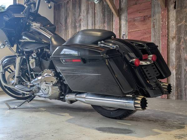 2015 Harley-Davidson, dovoz USA — foto 6 z 11