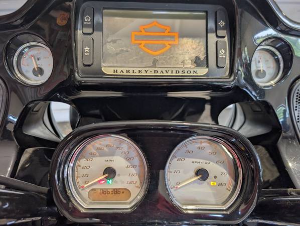 2015 Harley-Davidson, dovoz USA — foto 8 z 11