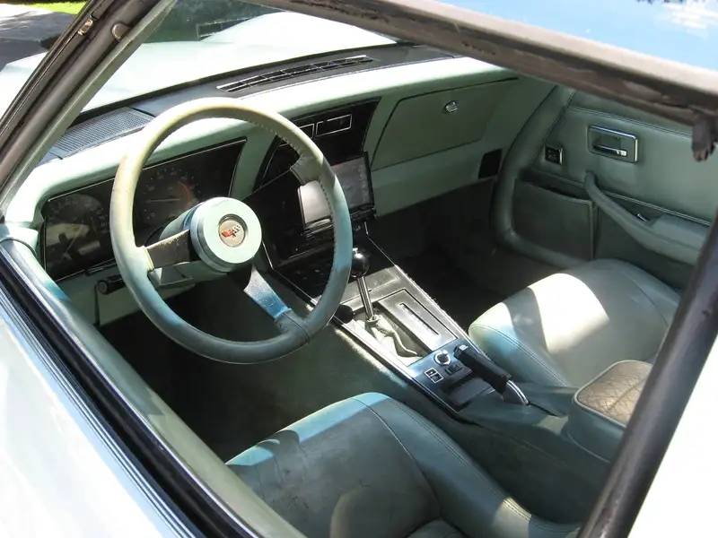 1982 Chevrolet Corvette, 55 674 km, dovoz Kanada — foto 5 z 12
