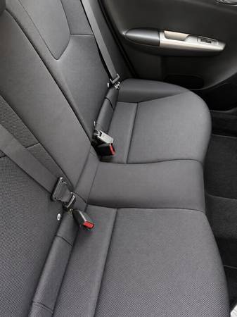 2010 Subaru, dovoz Kanada — foto 3 z 9