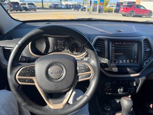 2017 Jeep, dovoz Kanada — foto 8 z 8