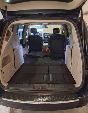 2013 Chrysler, dovoz Kanada — foto 12 z 12