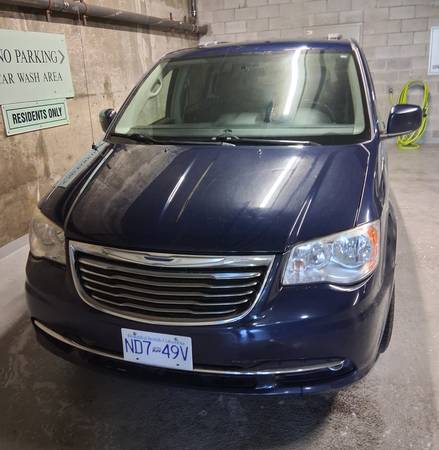 2013 Chrysler, dovoz Kanada — foto 2 z 12