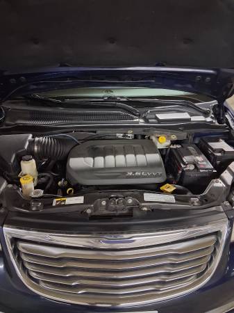 2013 Chrysler, dovoz Kanada — foto 4 z 12