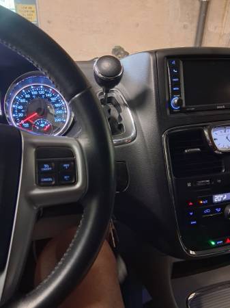 2013 Chrysler, dovoz Kanada — foto 5 z 12