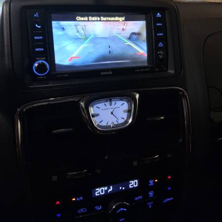 2013 Chrysler, dovoz Kanada — foto 6 z 12