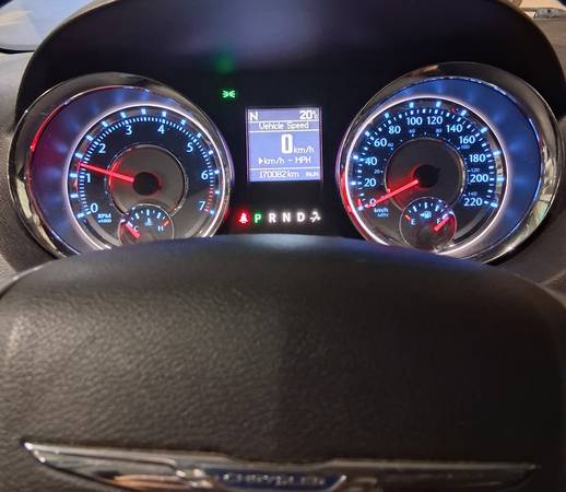 2013 Chrysler, dovoz Kanada — foto 8 z 12