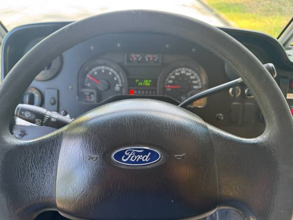 2012 Ford, dovoz Kanada — foto 10 z 11