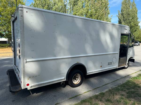 2012 Ford, dovoz Kanada — foto 3 z 11