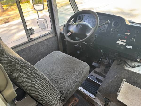 2012 Ford, dovoz Kanada — foto 7 z 11