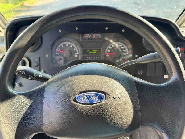 2014 Ford, dovoz Kanada — foto 10 z 11