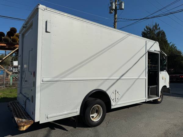 2014 Ford, dovoz Kanada — foto 3 z 11