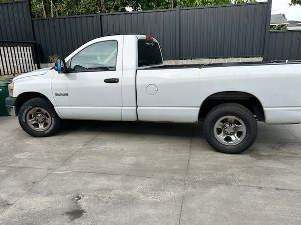 2008 Dodge, dovoz Kanada — foto 2 z 4