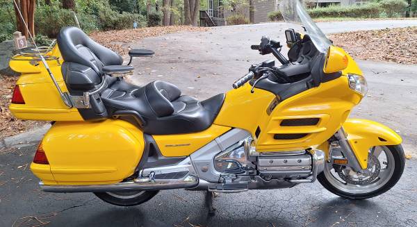 2005 Honda, žlutá, dovoz USA — foto 2 z 5
