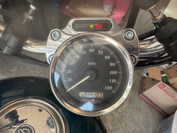 2004 Harley-Davidson, dovoz USA — foto 5 z 6