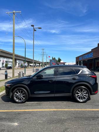 2021 Mazda, dovoz Kanada — foto 2 z 12