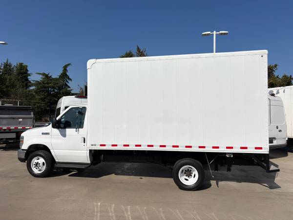 2019 Ford, dovoz Kanada — foto 2 z 12