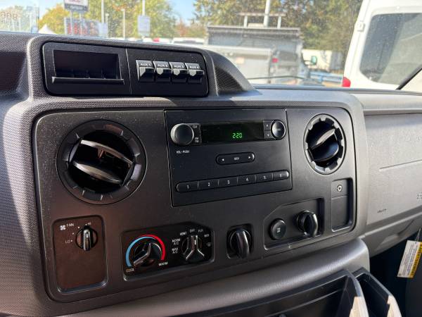 2019 Ford, dovoz Kanada — foto 6 z 12