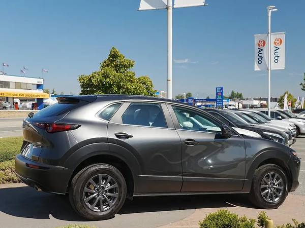 2025 Mazda, dovoz Kanada — foto 6 z 12