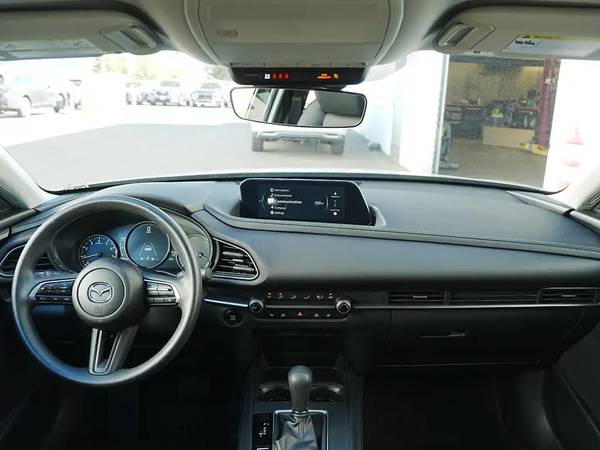 2025 Mazda, dovoz Kanada — foto 9 z 12