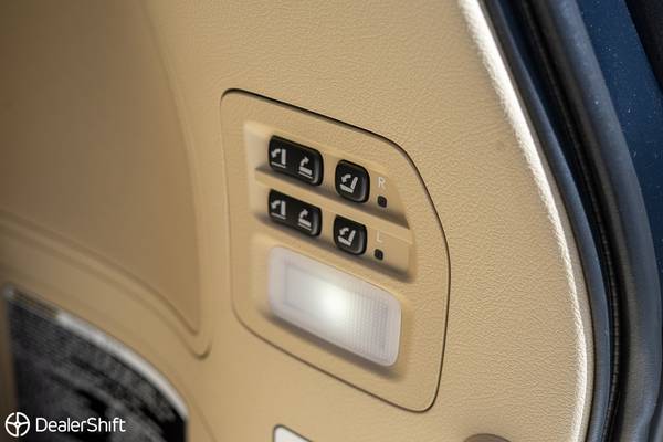 2017 Lexus, dovoz Kanada — foto 10 z 12