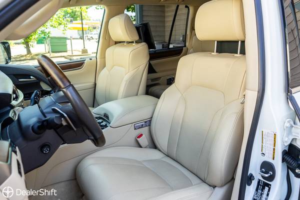 2017 Lexus, dovoz Kanada — foto 12 z 12