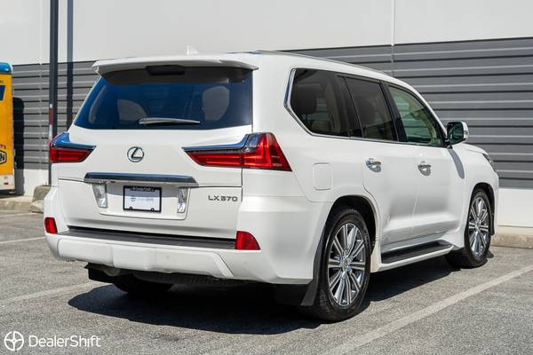 2017 Lexus, dovoz Kanada — foto 5 z 12