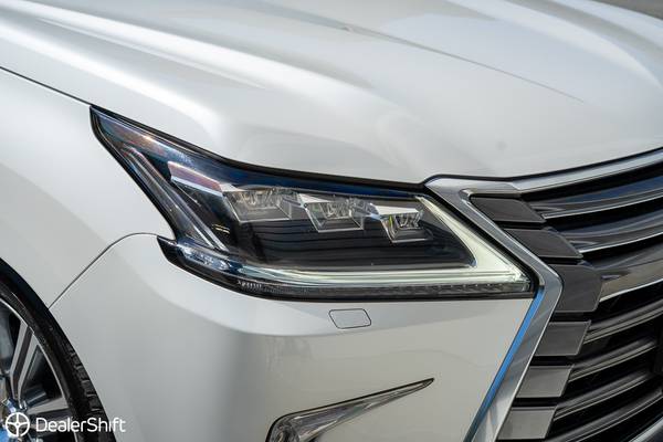 2017 Lexus, dovoz Kanada — foto 8 z 12
