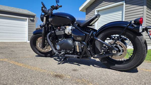Triumph, dovoz USA — foto 2 z 3