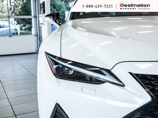 2021 Lexus, dovoz Kanada — foto 4 z 12