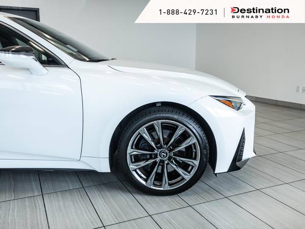 2021 Lexus, dovoz Kanada — foto 5 z 12