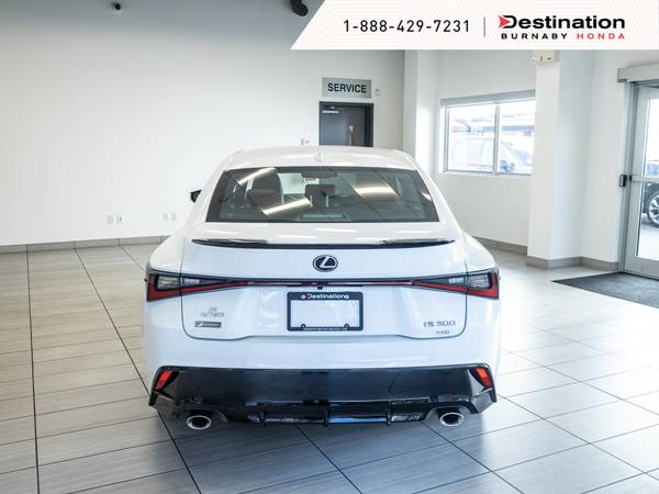 2021 Lexus, dovoz Kanada — foto 8 z 12