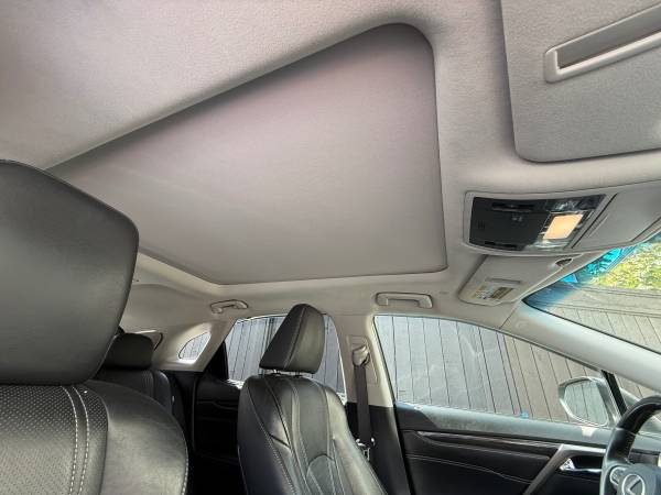 2016 Lexus, dovoz Kanada — foto 11 z 12
