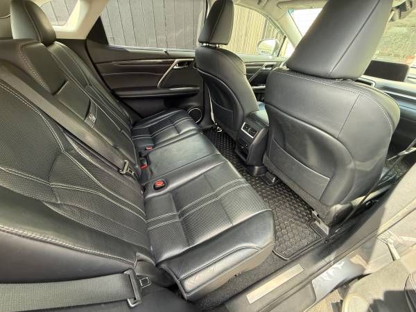 2016 Lexus, dovoz Kanada — foto 12 z 12