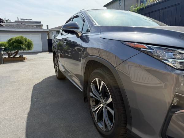 2016 Lexus, dovoz Kanada — foto 3 z 12