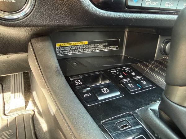 2016 Lexus, dovoz Kanada — foto 4 z 12
