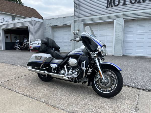 2009 Harley-Davidson, dovoz USA — foto 2 z 11