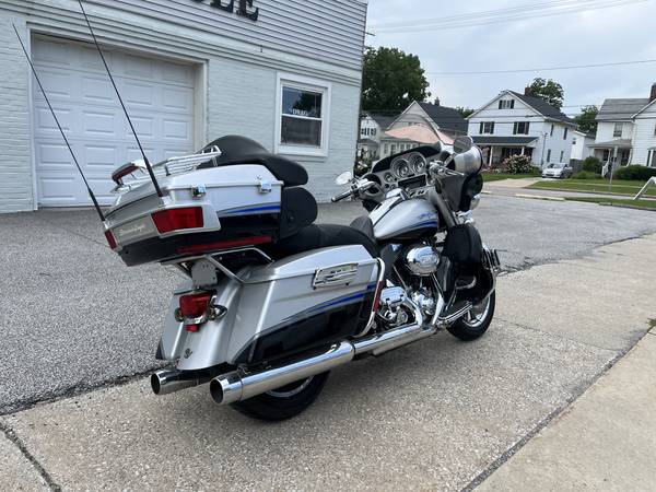 2009 Harley-Davidson, dovoz USA — foto 3 z 11