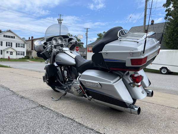 2009 Harley-Davidson, dovoz USA — foto 5 z 11