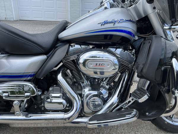 2009 Harley-Davidson, dovoz USA — foto 8 z 11