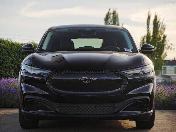 2025 Ford, dovoz Kanada — foto 2 z 12
