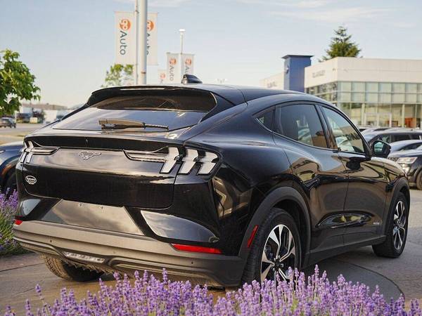 2025 Ford, dovoz Kanada — foto 5 z 12