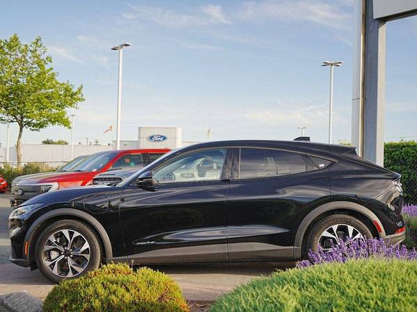 2025 Ford, dovoz Kanada — foto 6 z 12